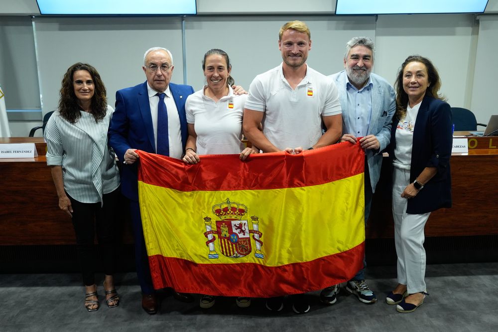 Abanderados españoles en París.