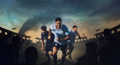 La selección uruguaya presentó la nueva camiseta que utilizará en el Mundial 2026 y que estrenará el viernes en el amistoso frente a Inglaterra