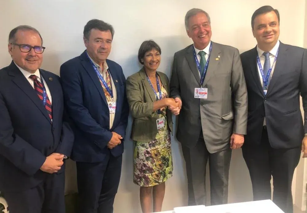 Participaron en el evento Lloyd Day, Subdirector General del IICA; Esteban Valenzuela, ministro de Agricultura de Chile; Su McCluskey, Representante Especial para la Agricultura de Australia; Fernando Mattos, presidente del Consejo Agropecuario del Sur (CAS) y ministro de Ganadería, Agricultura y Pesca de Uruguay y Roberto Perosa, secretario de Comercio y Relaciones Internacionales del Ministerio de Agricultura y Ganadería de Brasil.