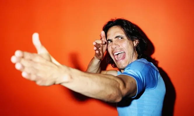 El risueño gesto de Cavani