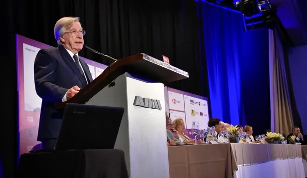 Astori reconoció dificultades y tendió la mano a aportes de la oposición