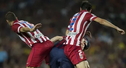 Diego Godín ante la dura tarea de frenar a Barcelona