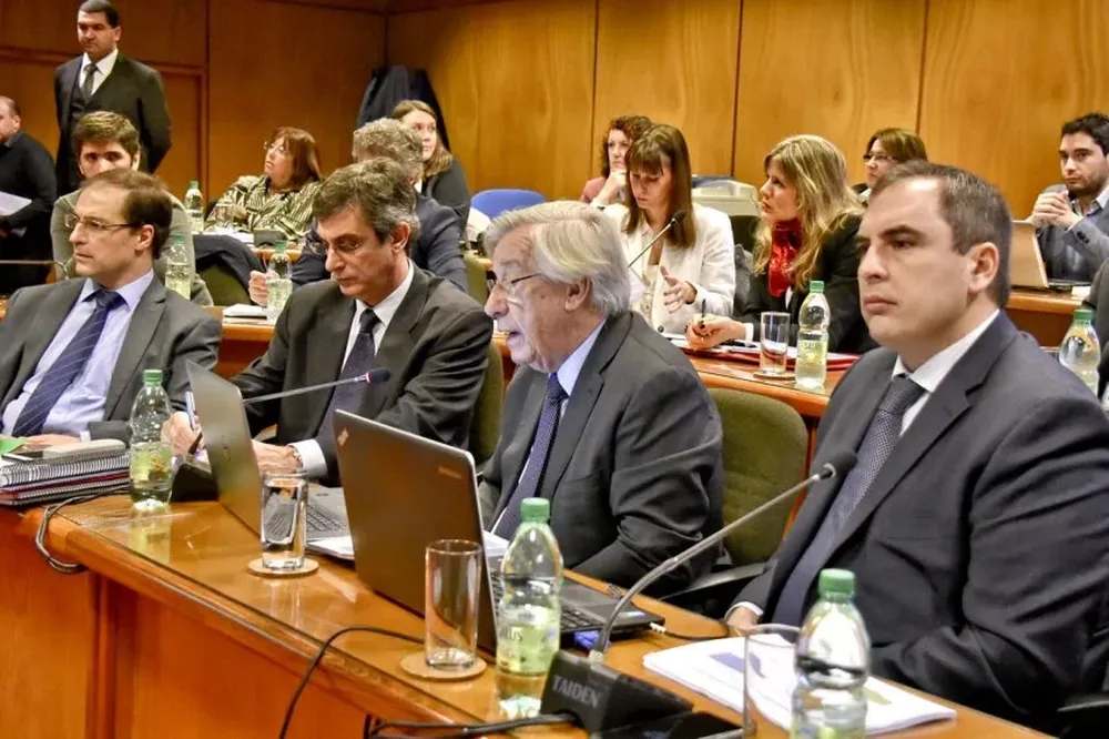 Astori fue al Parlamento a explicar la Rendición de Cuentas