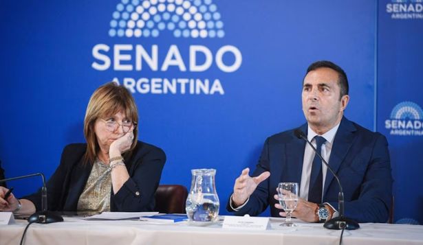 Esquirlas de una negociación caliente: el Gobierno posterga la reforma laboral y se concentra en el Presupuesto
