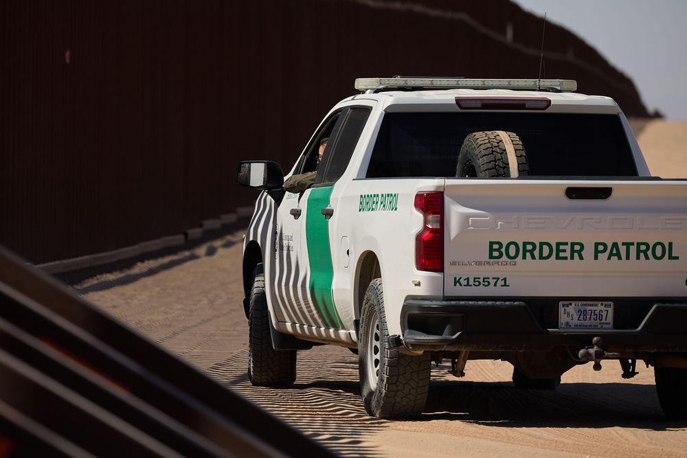 El mando militar insiste en que, cuando interceptan a alguien que ingresó a la nueva zona restringida, avisan a la Patrulla Fronteriza para que lleve a cabo la detención.