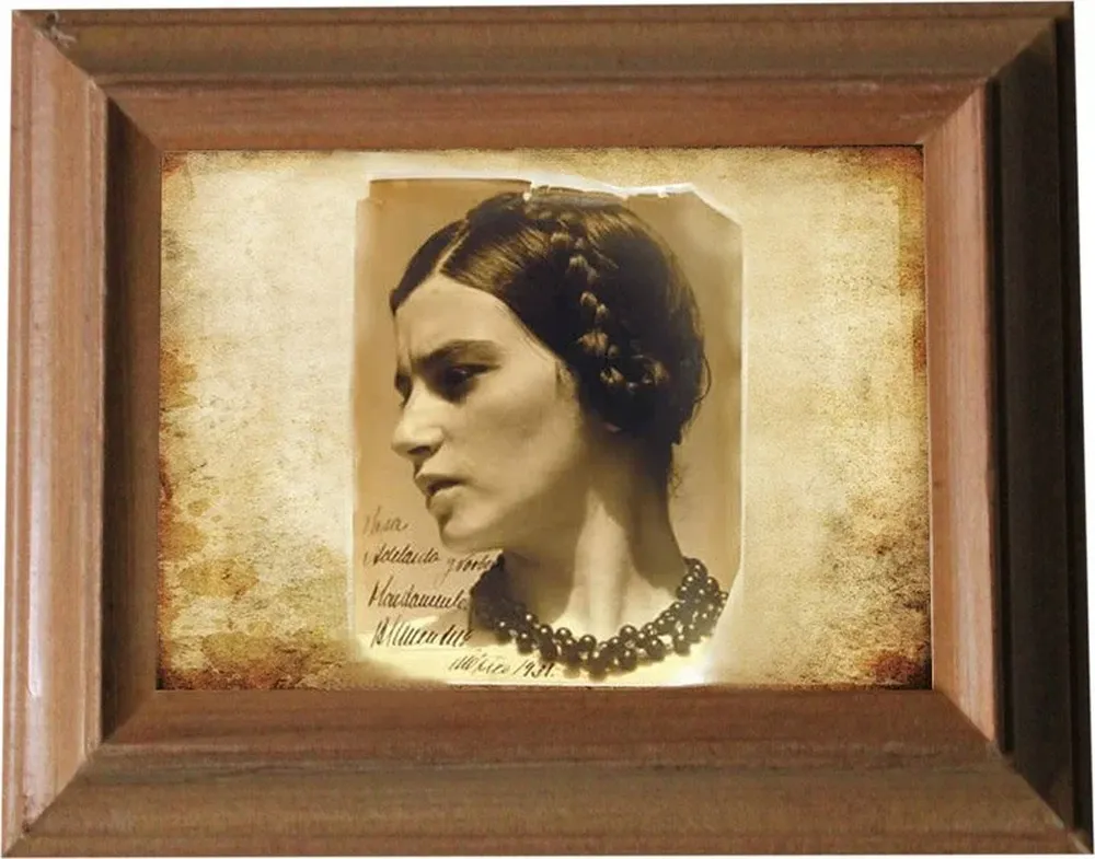 La dedicatoria de esta foto de Blanca Luz está fechada en 1931, pero probablemente fue tomada en México en diciembre de 1929.