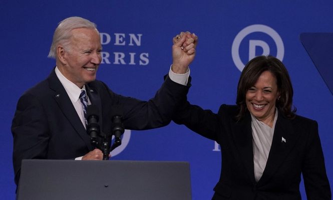 Joe Biden junto a Kamala Harris