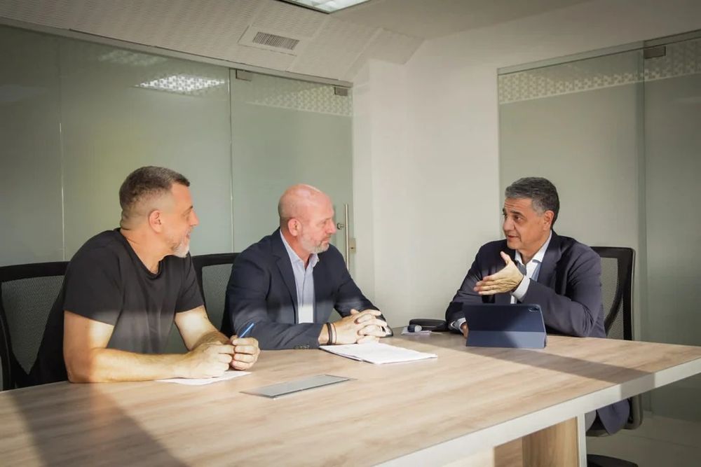 El jefe de gobierno porteño, Jorge Macri, junto al ministro de Seguridad, Waldo Wolf, y al jefe de la policía de la Ciudad, Diego Kravetz.