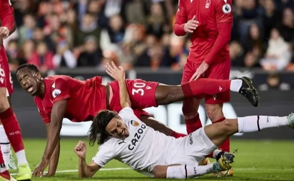 Cavani en el amistoso ante Nottingham Forest