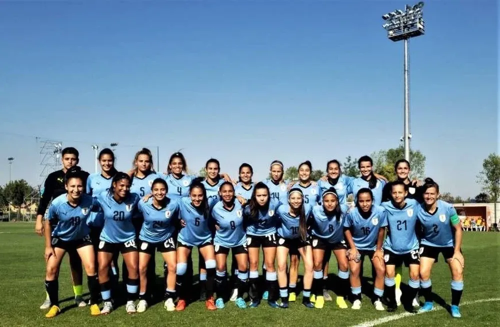 La selección uruguaya femenina sub 20 que se prepara para el Sudamericano de Argentina