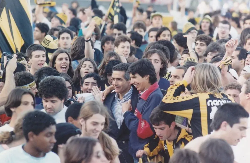 Gregorio Pérez y los hinchas en pleno quinquenio