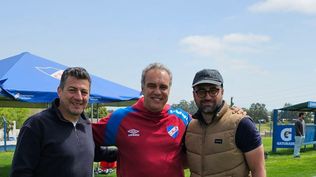 Gianni Guigou, Martín Lasarte y Rodrigo Lubetkin, presidente de Bella Italia