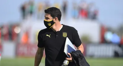 Mauricio Larriera, el técnico de Peñarol, mantiene el apoyo de los directivos