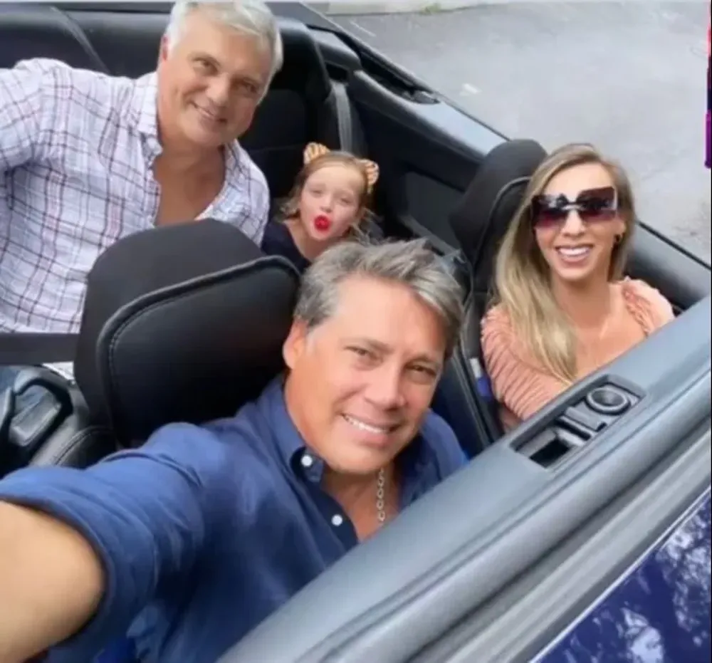 Abigail Pereira junto a sus amigos Andrés Galfrascoli, Fabián Núñez y Sofía, una niña de seis años