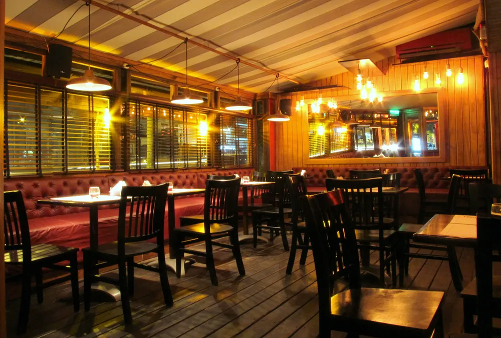 Parte del salón de Fernet Bar de Tapas