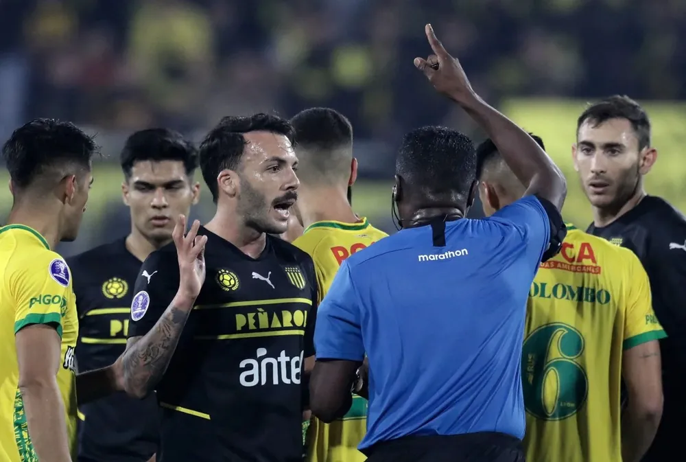 Rodríguez le protesta a Argote