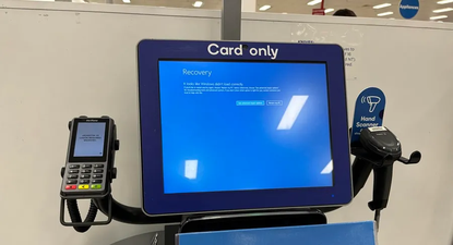 Una pantalla de error azul en una tienda Big W en Brisbane, Australia.