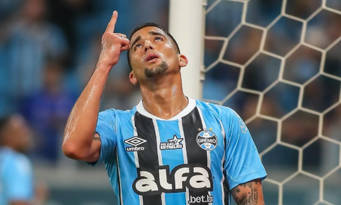 Kike Olivera volvió a jugar en Gremio