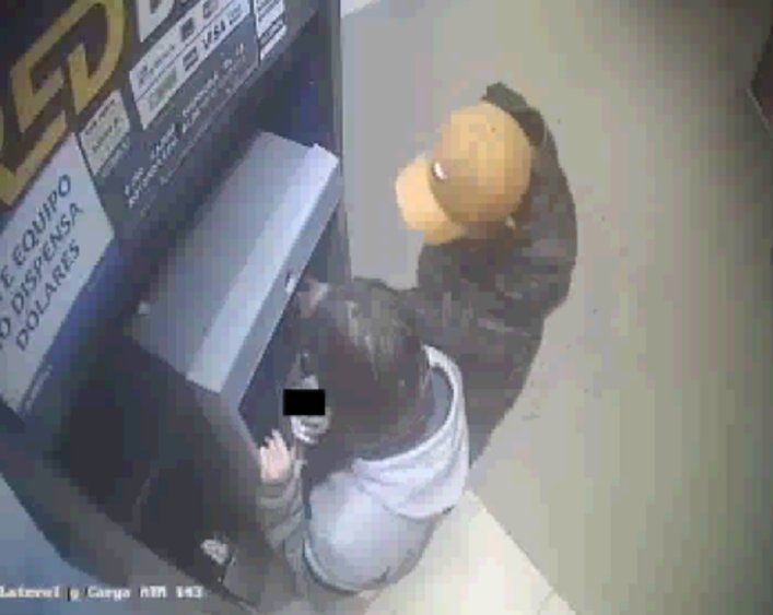 Los delincuentes que clonaban tarjetas en cajeros automáticos