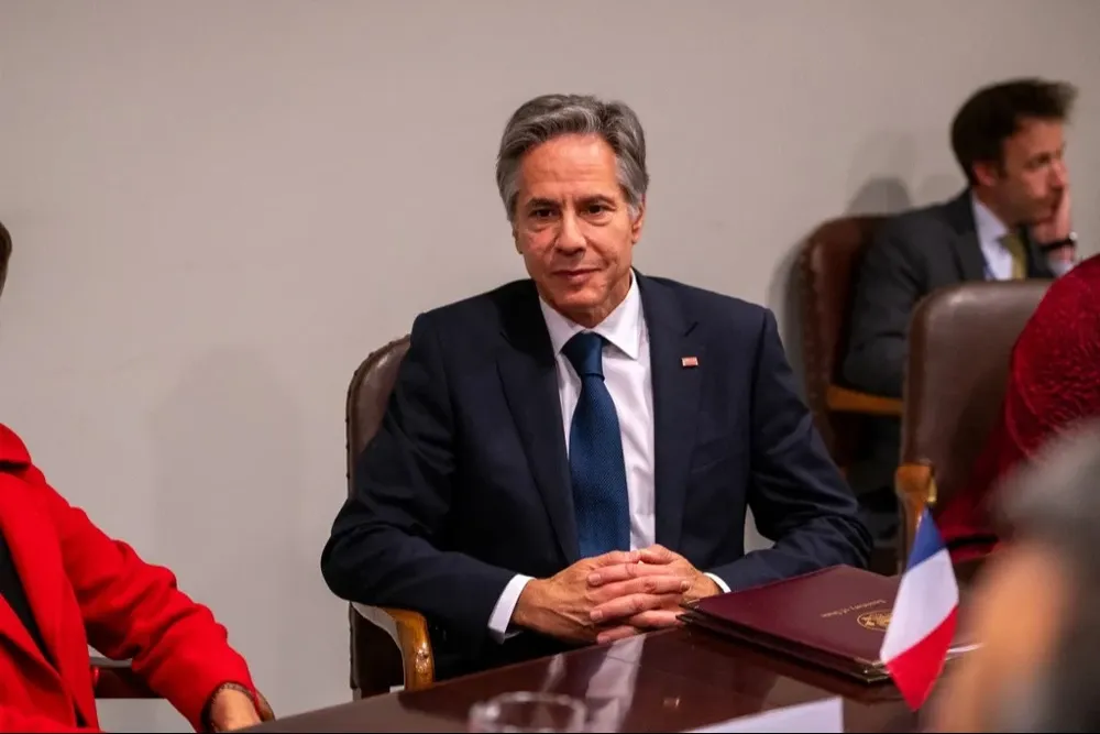 Blinken advirtió a Irán que Washington no busca la guerra pero que responderá “de manera decisiva” a cualquier ataque.