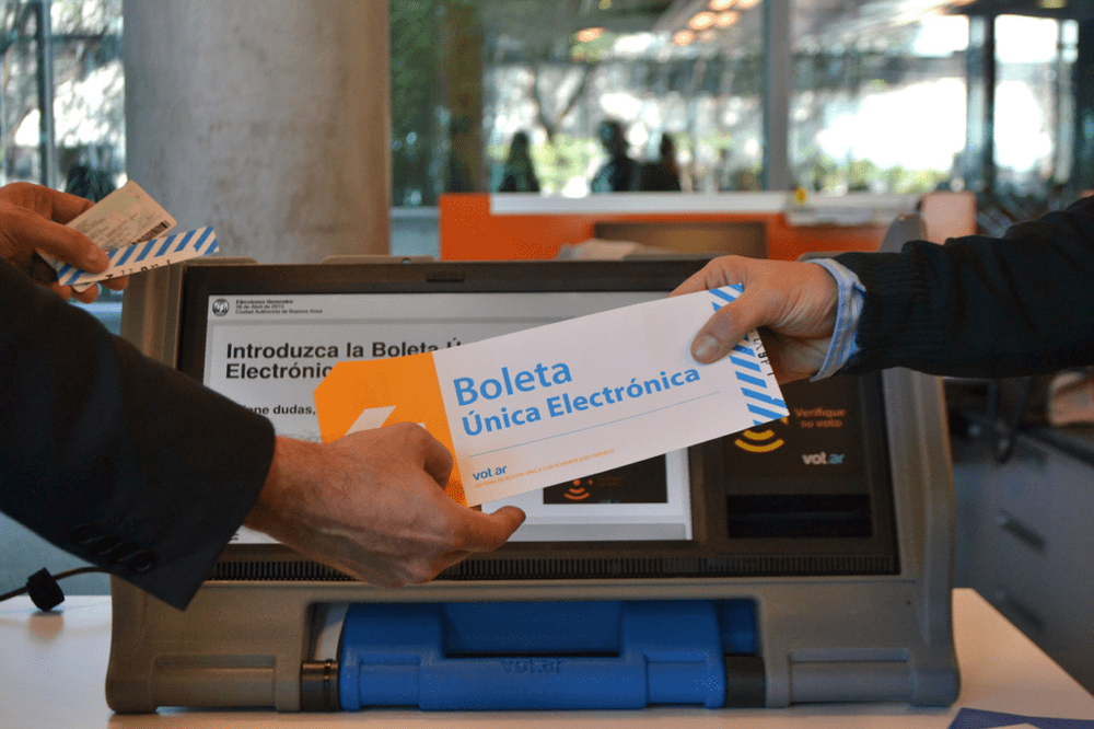 La Boleta Única Electrónica es un sistema de votación que fue implementado por primera vez en la Ciudad de Buenos Aires hace 10 años.&nbsp;