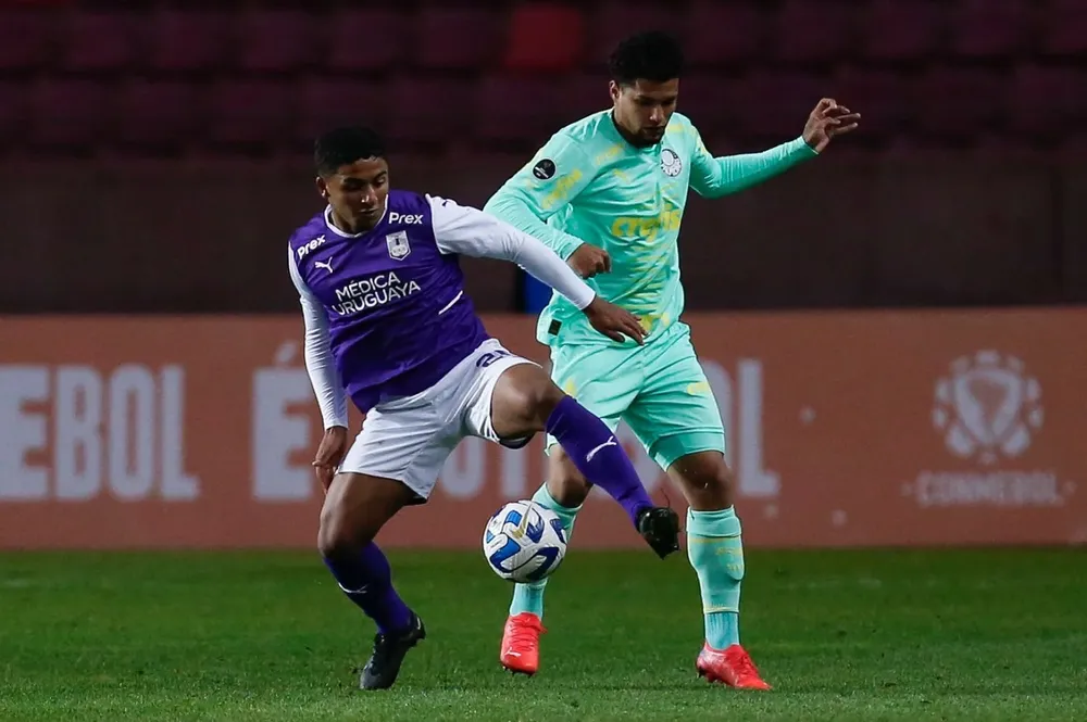 El violeta lo perdió de atrás