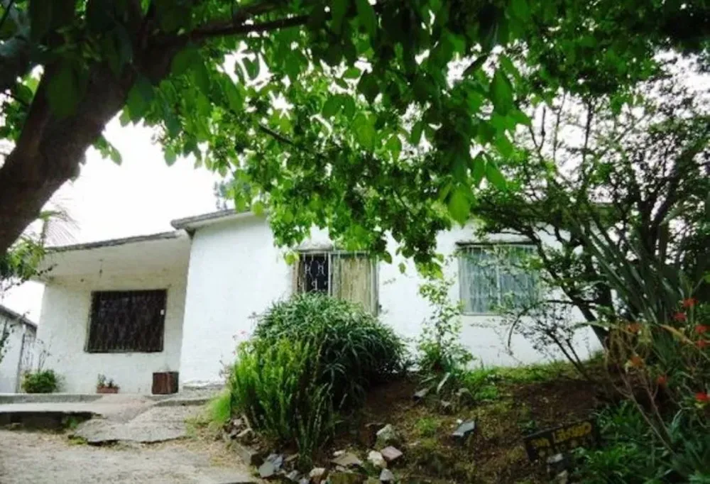 La construcción tiene un área de 130 m2. en un terreno que alcanza a 565 m2.