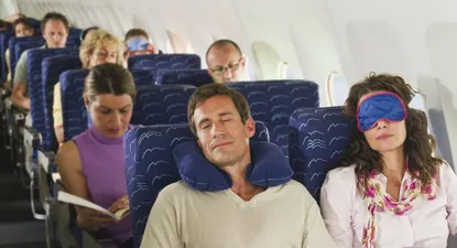 Los problemas de dormir en el avión