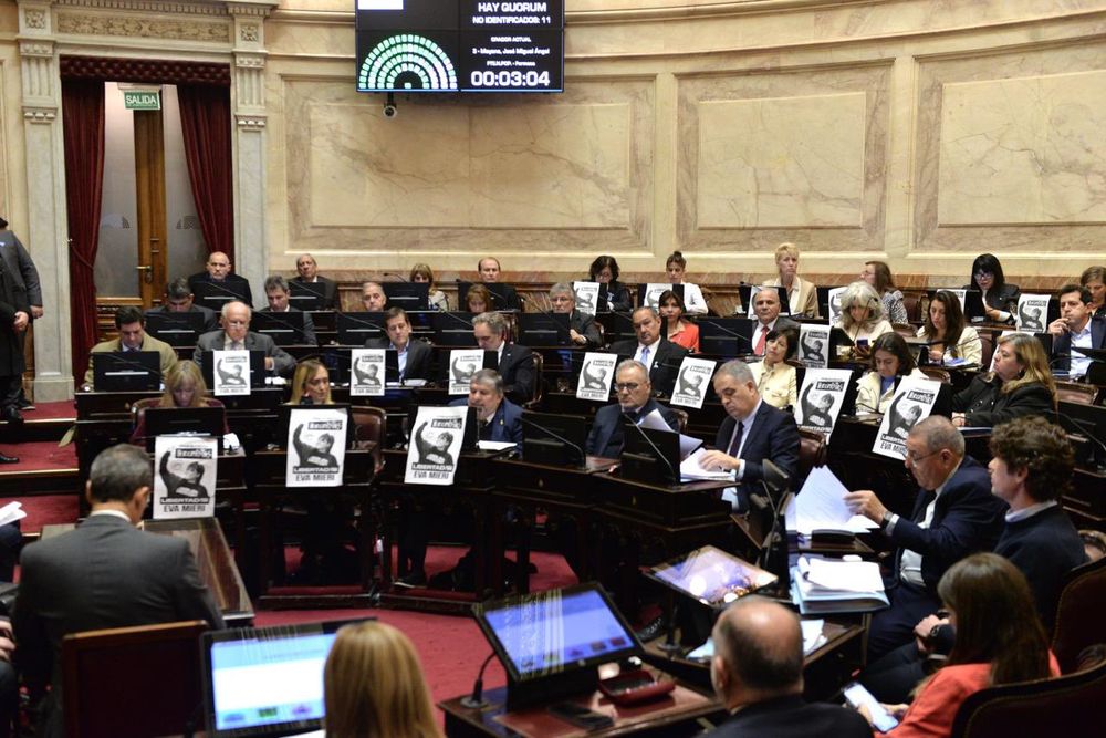 El bloque de Unión por la Patria en la sesión donde se votó el aumento a los jubilados en el Senado.
