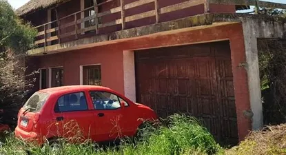 La superficie del bien inmueble es de 116 m2 en un terreno de 843,79 m2