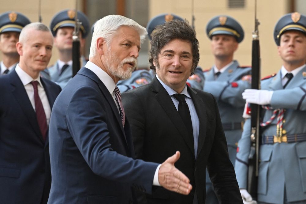 El presidente checo, Petr Pavel, recibe a su par argentino