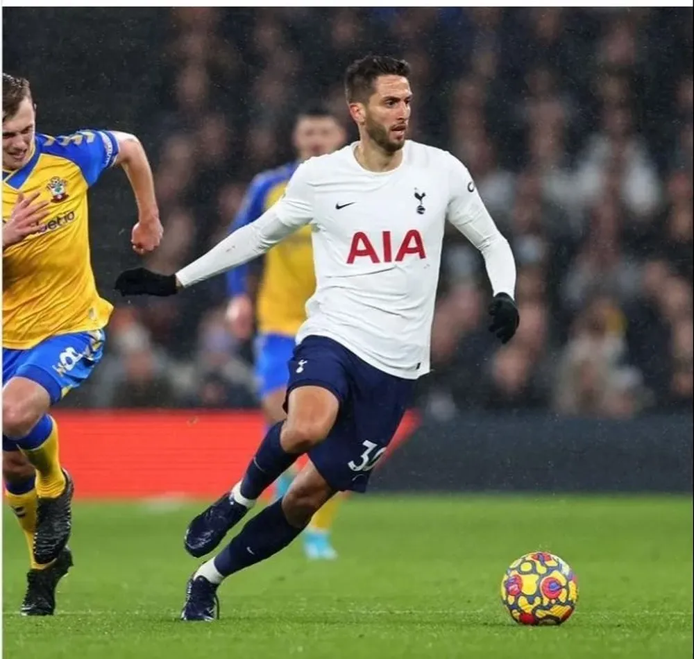 Rodrigo Bentancur ya es uno de los jugadores preferidos de los hinchas de los Spurs