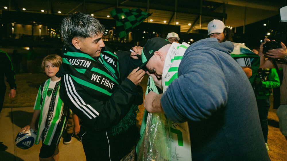 Facundo Torres con los hinchas de Austin FC, su nuevo club en Estados Unidos