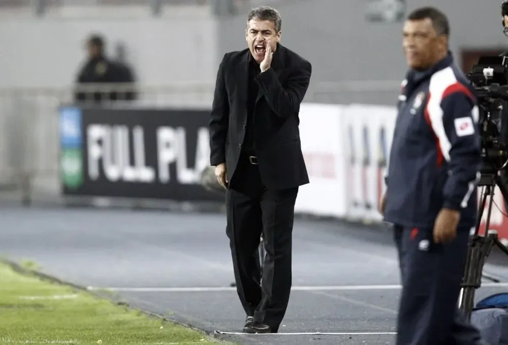 Pablo Bengoechea dirigiendo a Alianza Lima