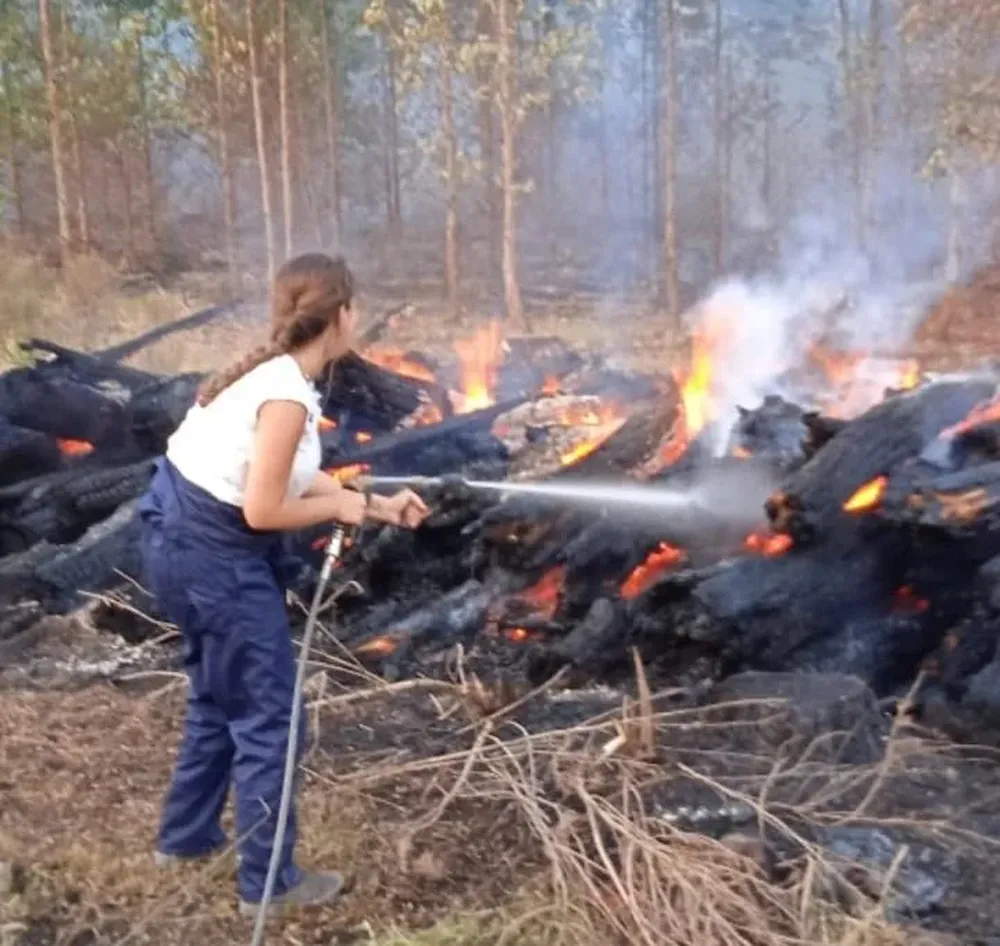 Emiliana en pleno trabajo en Piedras Coloradas.
