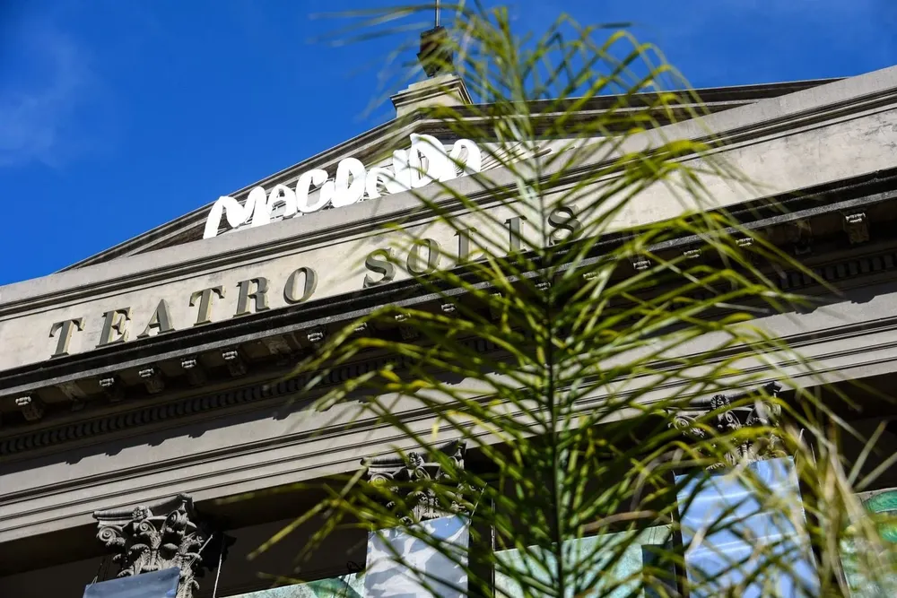 La emblemática fachada fue testigo de los disparos.