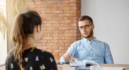 uno de cada tres uruguayos planea cambiar de empleo: estudio revela las razones detras de esta decision