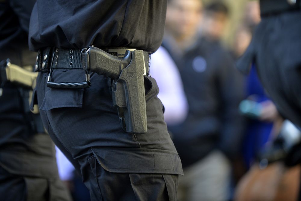 El policía se tiroteó con tres delincuentes