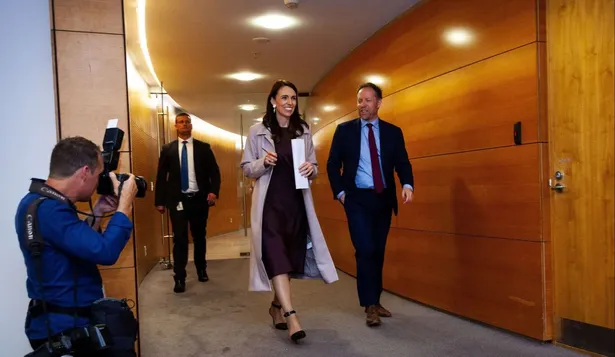 Jacinda Ardern asume segundo mandato en Nueva Zelanda con la meta de relanzar la economía