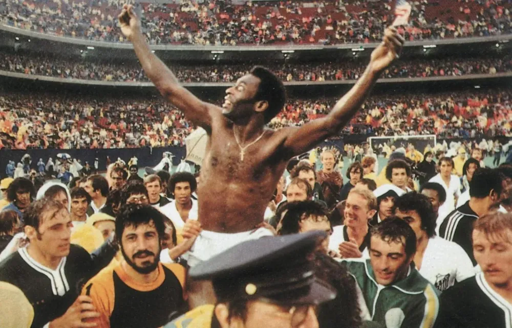 Pelé en andas