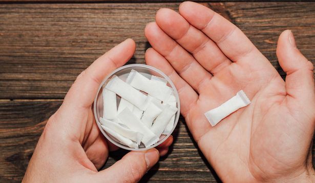 La locura de las bolsitas de cafeína: una tendencia adolescente que preocupa a expertos en todo el mundo