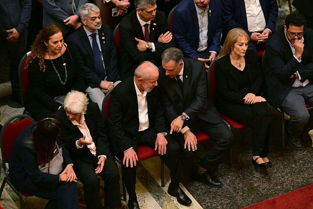 Lula da Silva asistió al velatorio junto a su esposa, Janja, quien también conversó con la esposa de Mujica, Lucía Topolansky.