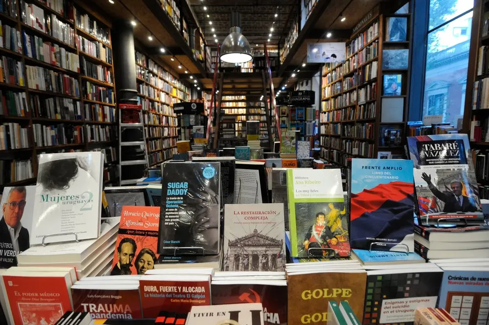 Librerías y centros culturales del país abrirán sus puertas esta noche con propuestas y actividades varias en la Noche de las librerías