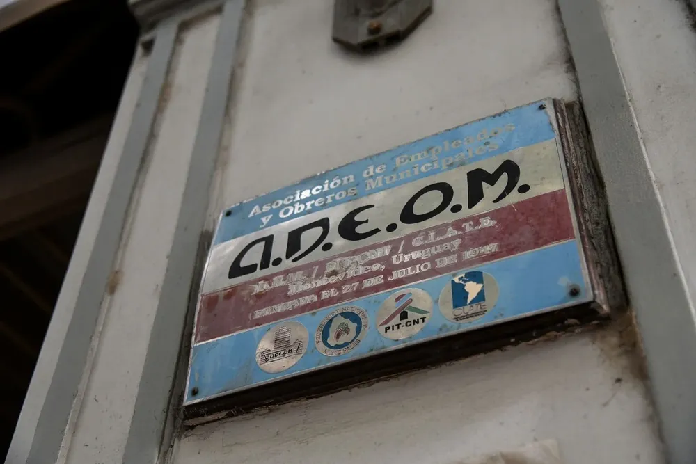 Agrupaciones presentaron firmas pidiendo una asamblea para transparentar las finanzas de Adeom, no aplazar las elecciones y votar una nueva plataforma