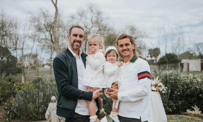 Las fotos de Diego Godín y Antoine Griezmann en el bautismo de la hija del excapitán de la selección uruguaya
