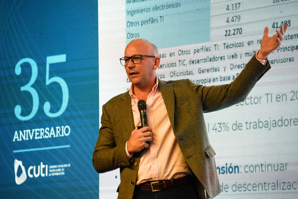 Alfonso Capurro de CPA Ferrere presentó el Estudio de Impacto sobre la industria de Tecnologías de la Información en Uruguay