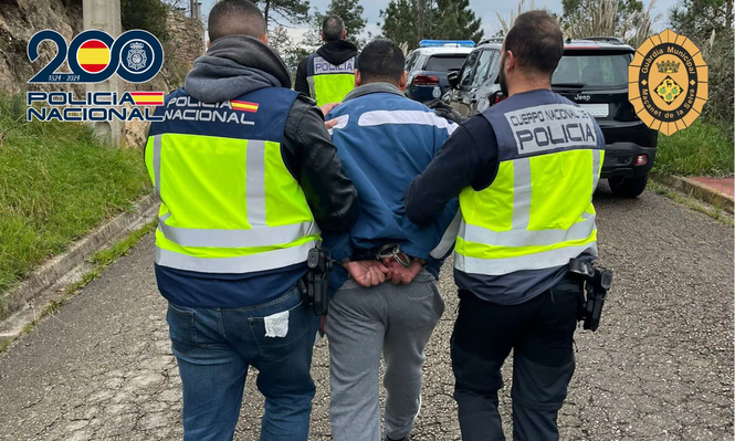 La Policía Nacional detiene a tres integrantes de la camorra napolitana.