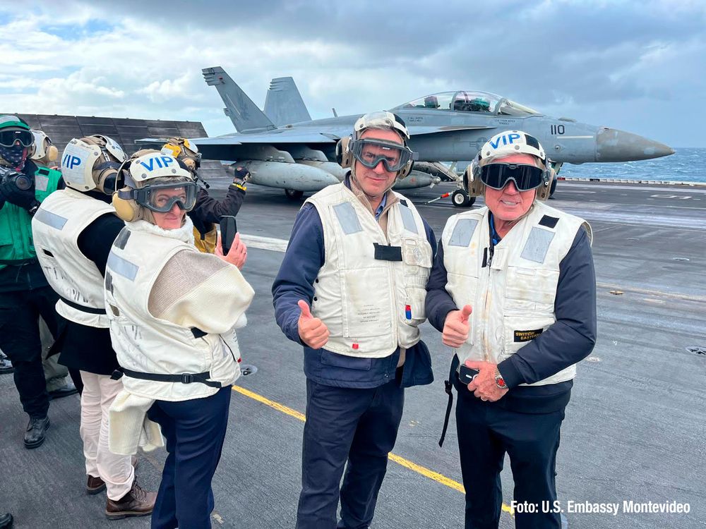Yamandú Orsi y Lou Rinaldi en portaaviones
