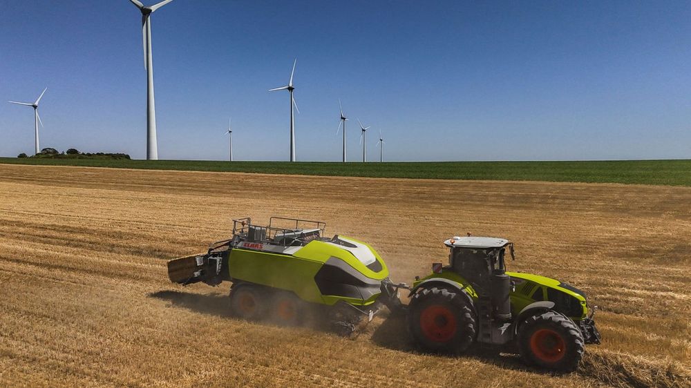 Medalla de oro al concepto de empacadora grande de 70 toneladas, completamente renovado por CLAAS, diseñado para combinar altos rendimientos con densidades de pacas constantemente altas y un atado seguro, y establece dimensiones de rendimiento completamente nuevas para este tipo de máquina.