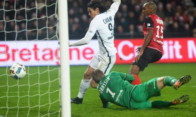 Pese al gol de Cavani perdió PSG